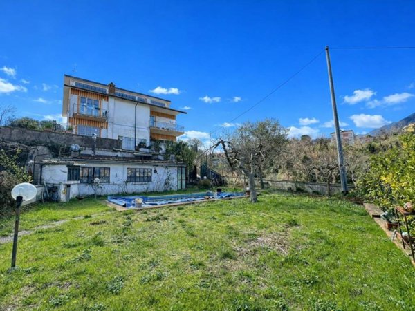 casa indipendente a Cava de' Tirreni in zona Centro Storico / Scacciaventi