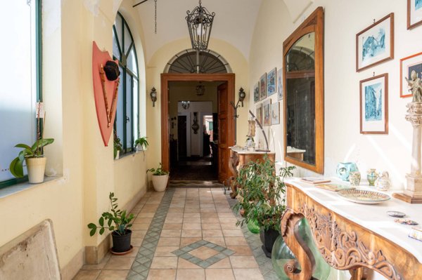 appartamento in vendita a Cava de' Tirreni in zona Centro Storico / Scacciaventi
