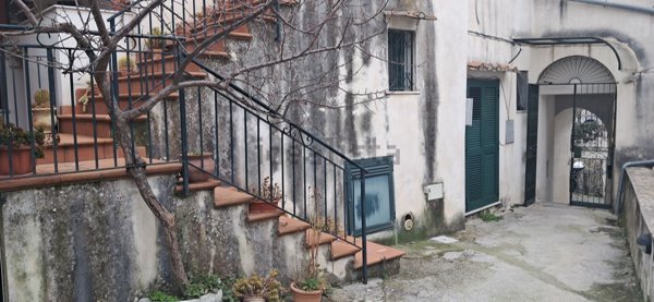 appartamento in vendita a Cava de' Tirreni in zona Centro Storico / Scacciaventi