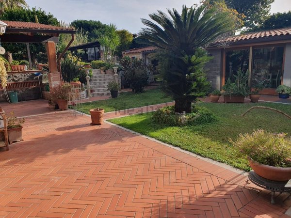 casa indipendente in vendita a Cava de' Tirreni in zona San Cesareo