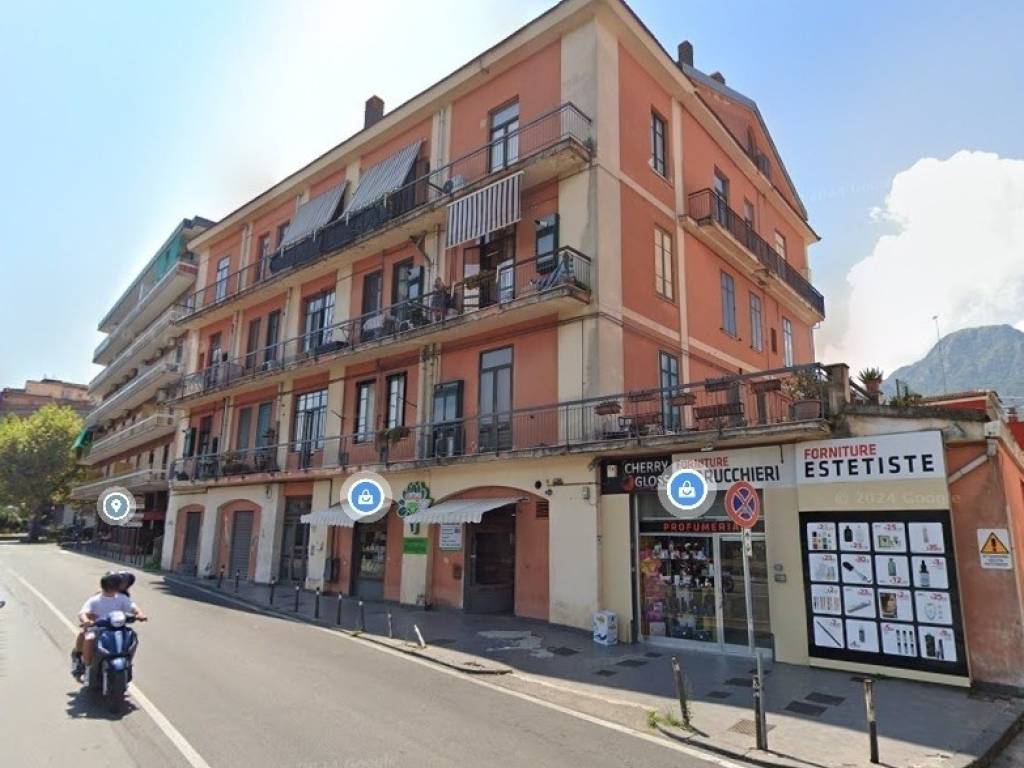 negozio in vendita a Cava de' Tirreni