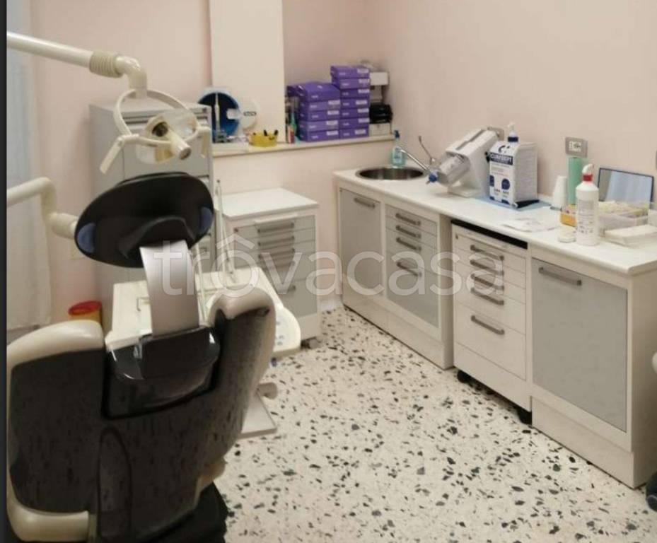 negozio in vendita a Cava de' Tirreni