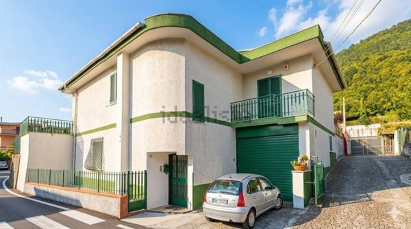 casa indipendente in vendita a Cava de' Tirreni in zona San Martino