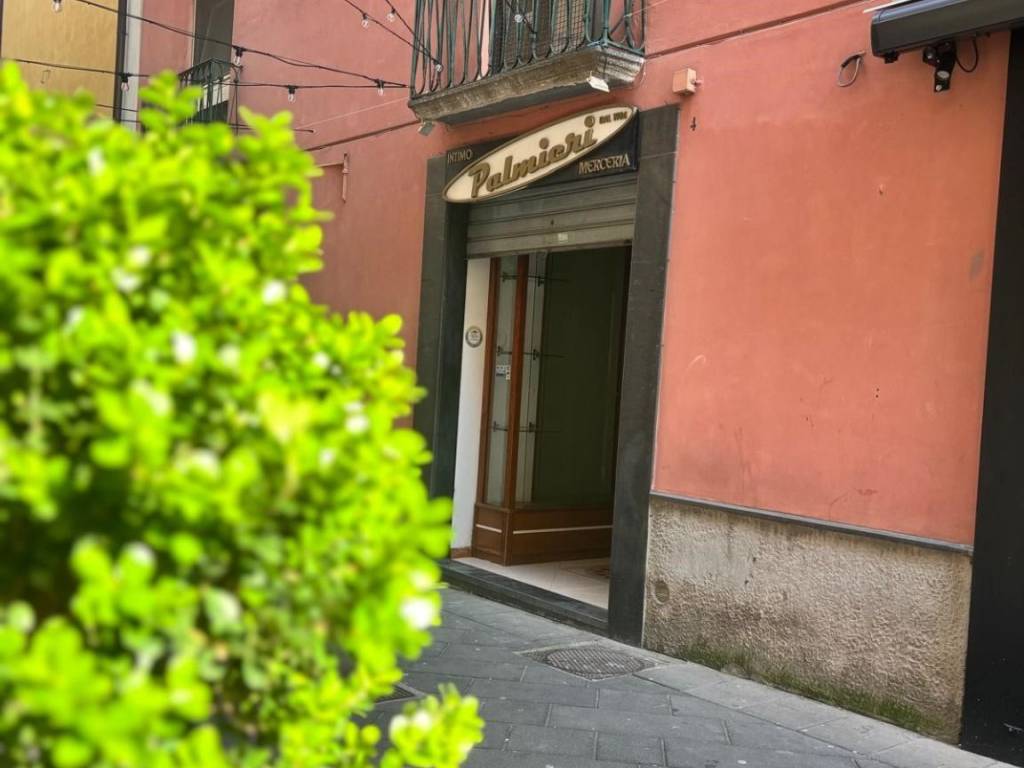 negozio in vendita a Cava de' Tirreni