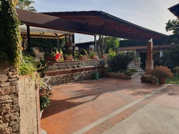 casa indipendente in vendita a Cava de' Tirreni in zona San Cesareo