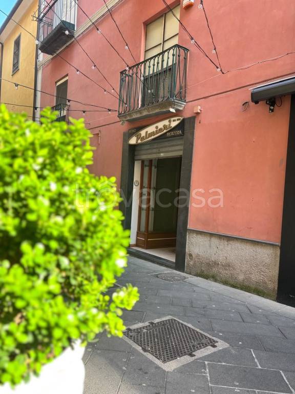 negozio in vendita a Cava de' Tirreni