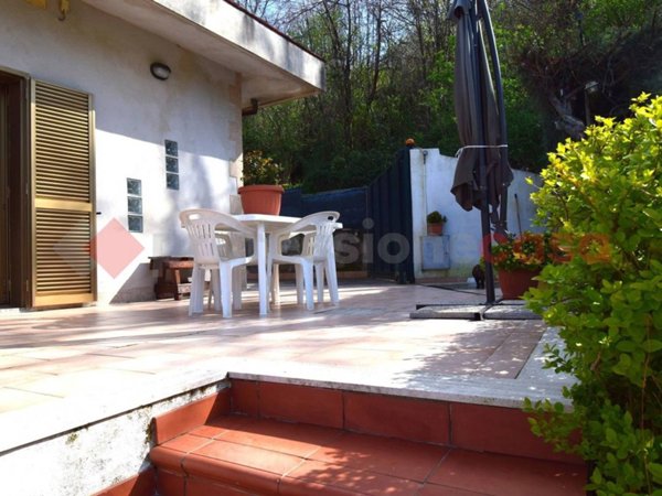 casa indipendente in vendita a Cava de' Tirreni in zona Santa Lucia