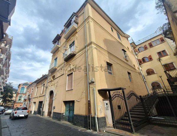 appartamento in vendita a Cava de' Tirreni in zona Centro Storico / Scacciaventi