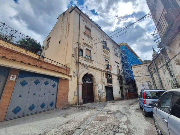 appartamento in vendita a Cava de' Tirreni in zona Pregiato