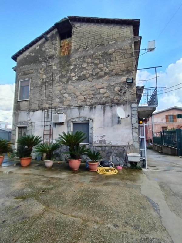 casa indipendente a Cava de' Tirreni in zona Centro Storico / Scacciaventi