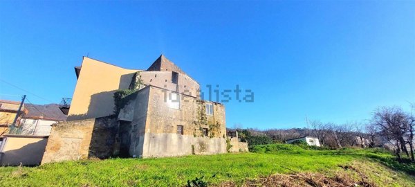 casa indipendente in vendita a Cava de' Tirreni in zona Santa Lucia