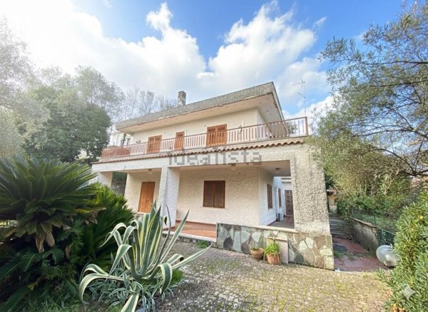 casa indipendente a Cava de' Tirreni in zona Castagneto / Corpo di Cava