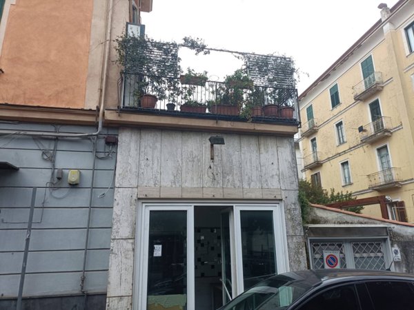 locale commerciale a Cava de' Tirreni in zona Centro Storico / Scacciaventi