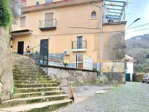 appartamento in vendita a Cava de' Tirreni in zona Pregiato
