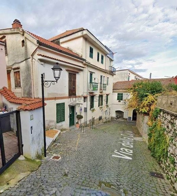 appartamento in vendita a Cava de' Tirreni in zona Castagneto / Corpo di Cava