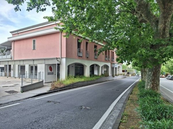 negozio in vendita a Cava de' Tirreni