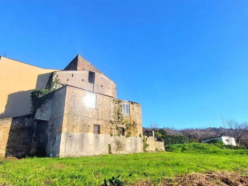 casa indipendente in vendita a Cava de' Tirreni in zona Santa Lucia