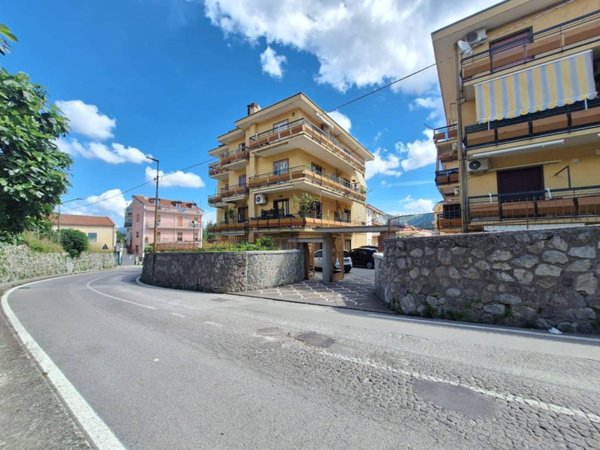 appartamento in vendita a Cava de' Tirreni in zona Centro Storico / Scacciaventi
