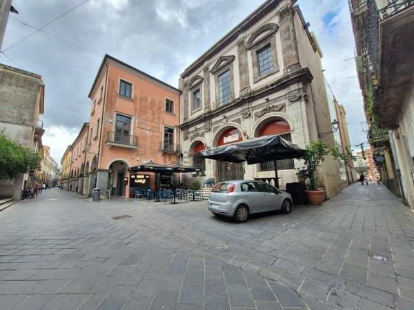 appartamento in vendita a Cava de' Tirreni in zona Centro Storico / Scacciaventi