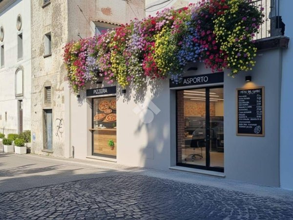 negozio in vendita a Cava de' Tirreni in zona Annunziata