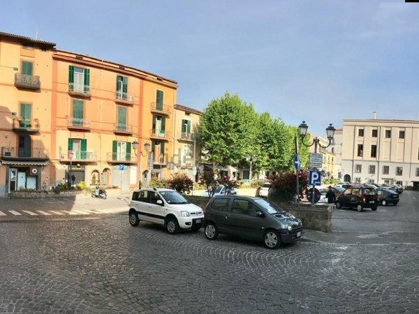 locale commerciale in vendita a Cava de' Tirreni