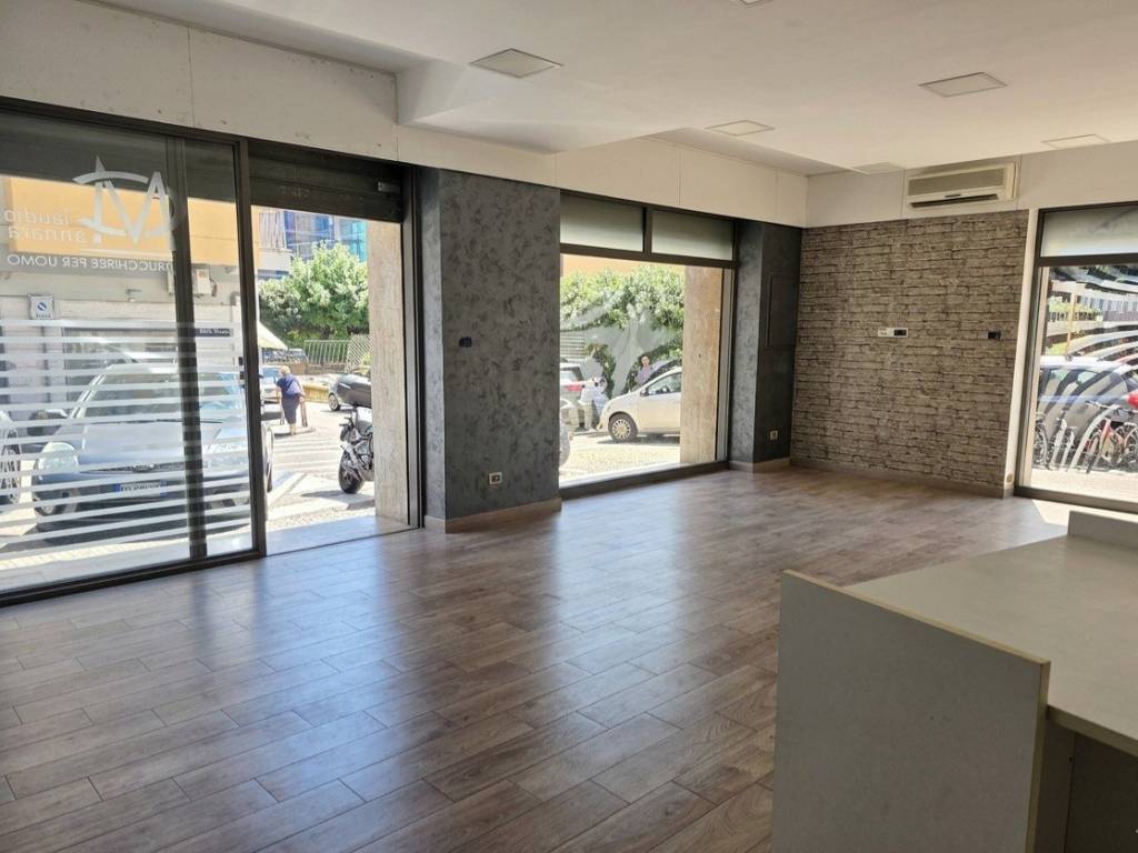 negozio in vendita a Cava de' Tirreni