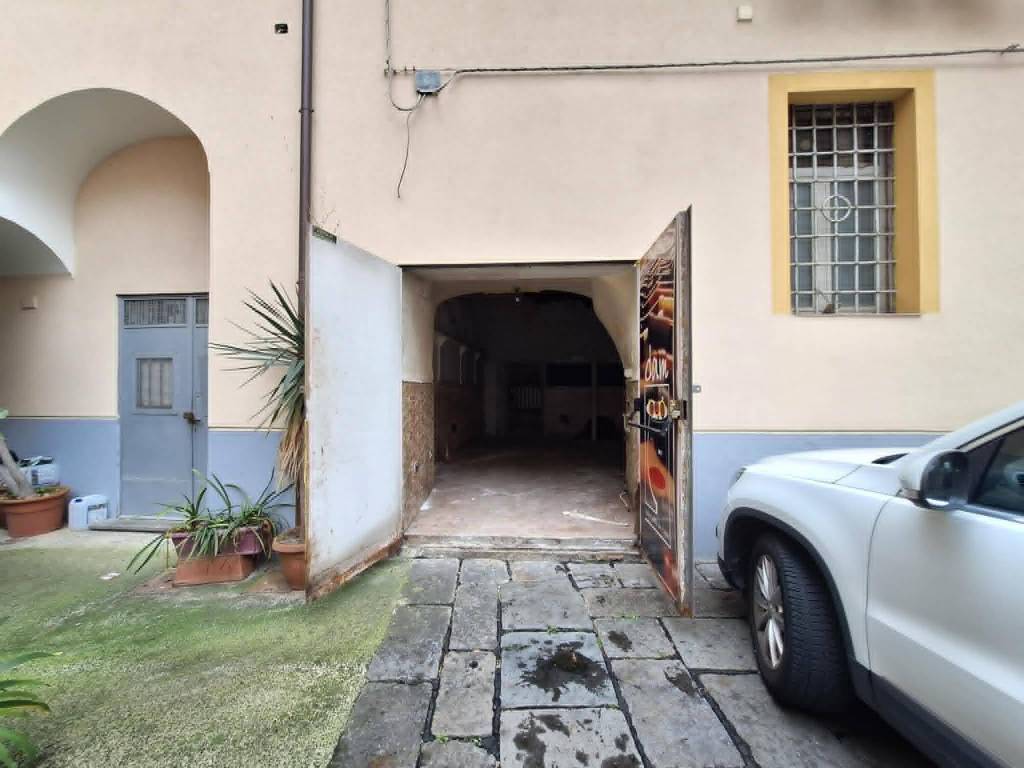 locale commerciale in vendita a Cava de' Tirreni