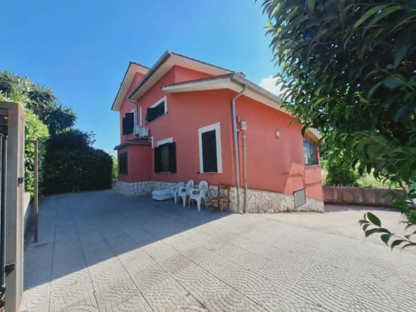 casa indipendente a Cava de' Tirreni in zona Centro Storico / Scacciaventi