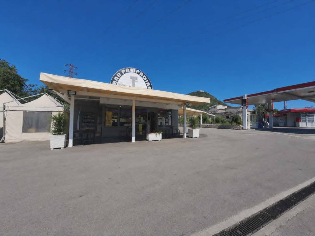 negozio in vendita a Cava de' Tirreni