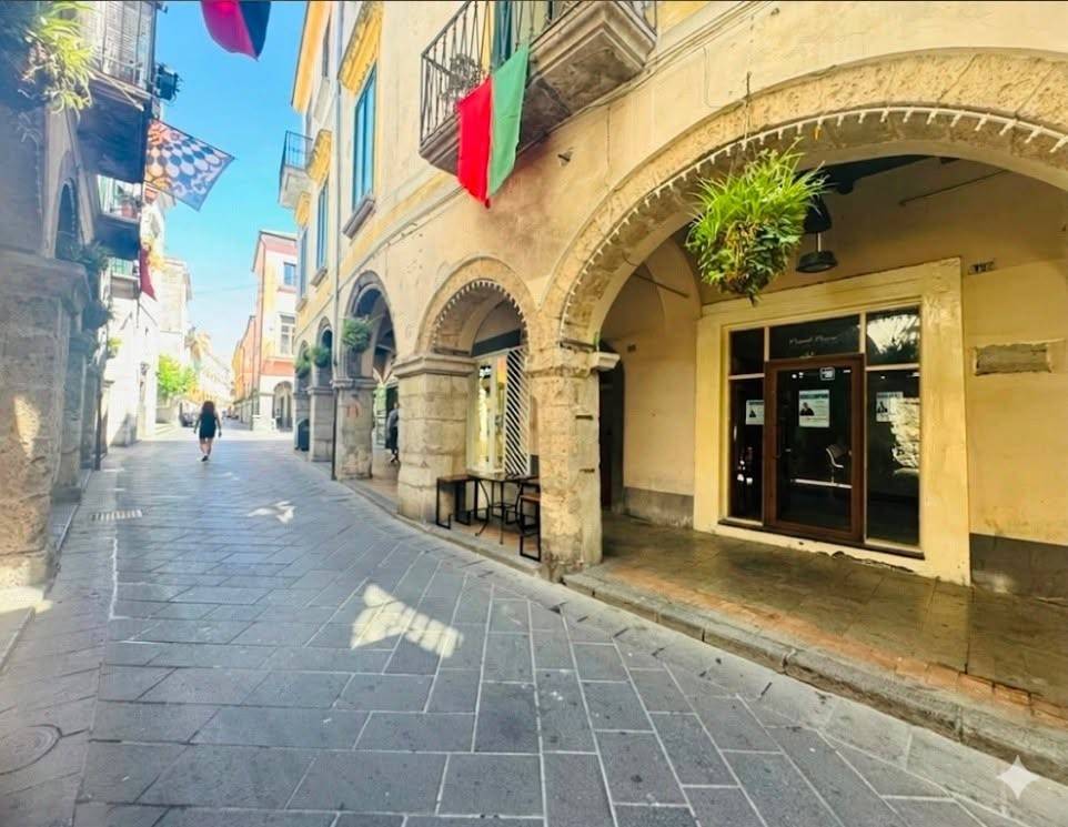 negozio in vendita a Cava de' Tirreni