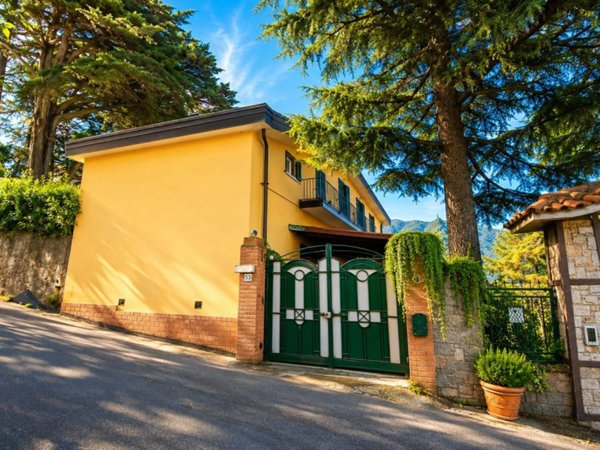 casa indipendente in vendita a Cava de' Tirreni in zona Rotolo
