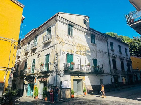 appartamento in vendita a Cava de' Tirreni in zona Centro Storico / Scacciaventi