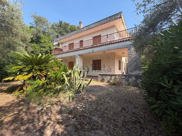 casa indipendente in vendita a Cava de' Tirreni in zona San Cesareo