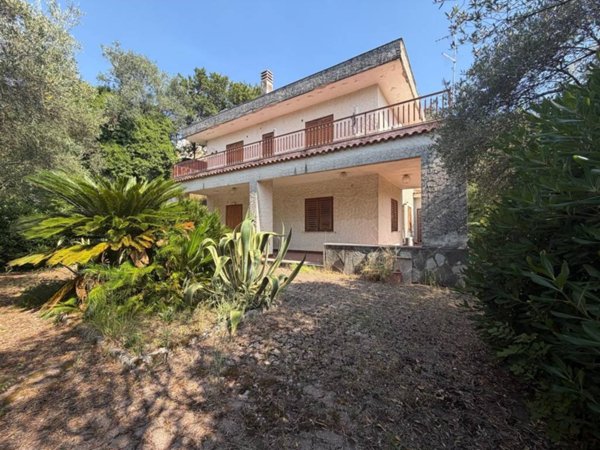 casa indipendente in vendita a Cava de' Tirreni in zona San Cesareo