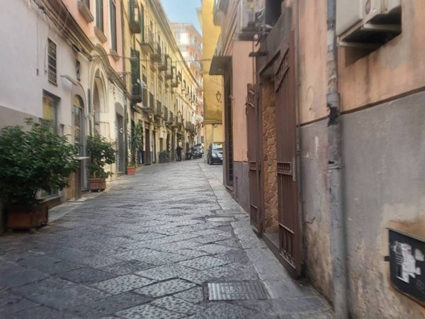 negozio in vendita a Cava de' Tirreni in zona Centro Storico / Scacciaventi