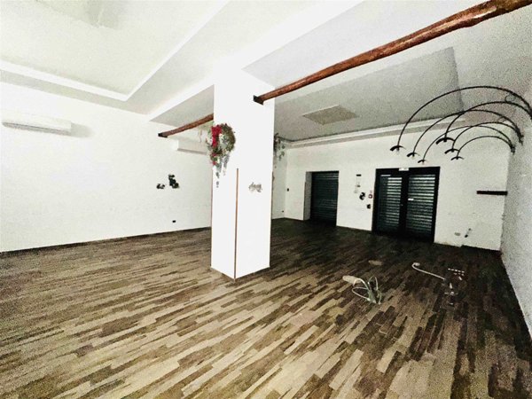 negozio in vendita a Cava de' Tirreni