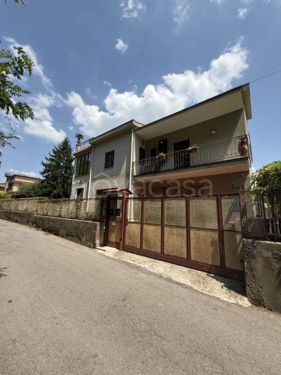 casa indipendente in vendita a Cava de' Tirreni in zona San Cesareo