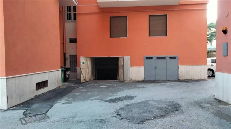 locale commerciale a Cava de' Tirreni in zona Centro Storico / Scacciaventi