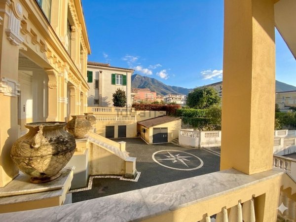 appartamento in vendita a Cava de' Tirreni in zona Centro Storico / Scacciaventi
