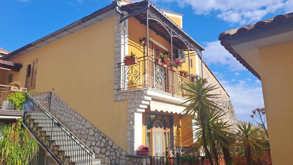 appartamento in vendita a Cava de' Tirreni in zona Annunziata