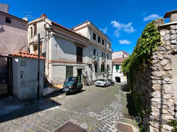 appartamento in vendita a Cava de' Tirreni in zona Castagneto / Corpo di Cava