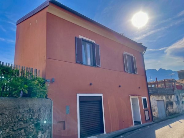 casa indipendente in vendita a Cava de' Tirreni in zona Rotolo