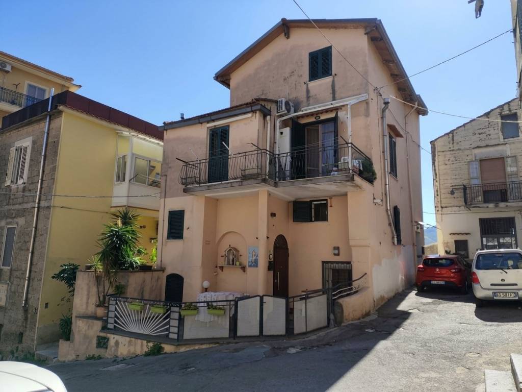 appartamento in vendita a Cava de' Tirreni in zona Santa Lucia