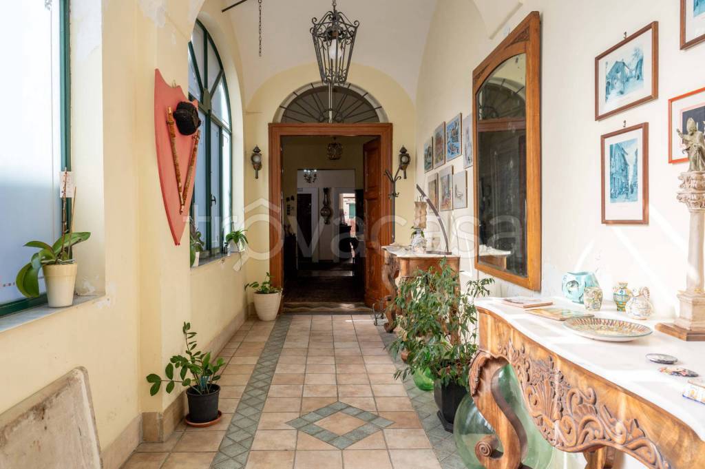 appartamento in vendita a Cava de' Tirreni in zona Centro Storico / Scacciaventi