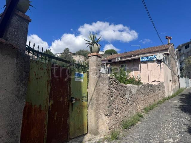 casa indipendente in vendita a Cava de' Tirreni in zona Annunziata