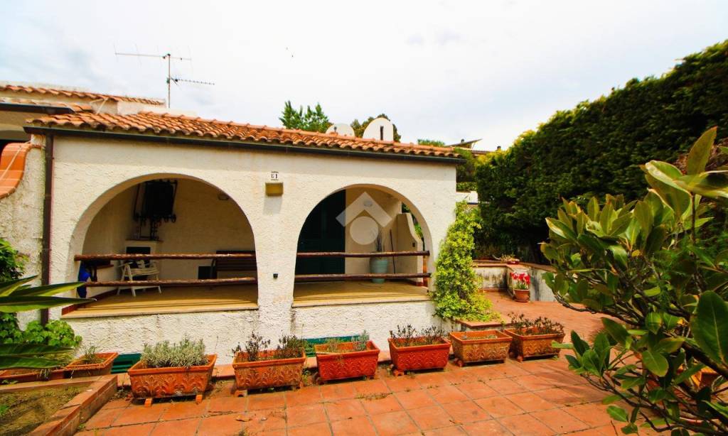 casa indipendente in vendita a Centola in zona Palinuro