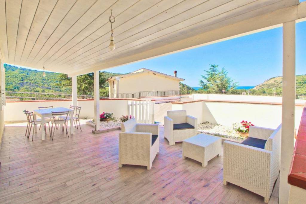 casa indipendente in vendita a Centola in zona Palinuro