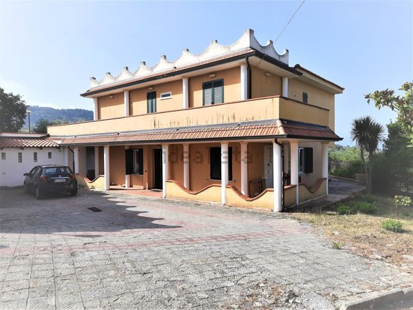 casa indipendente in vendita a Centola in zona Forìa