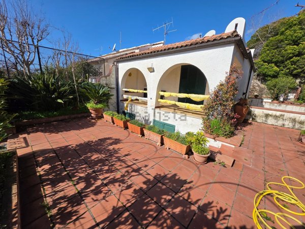 casa indipendente in vendita a Centola