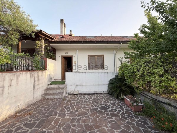 casa indipendente in vendita a Centola in zona Forìa